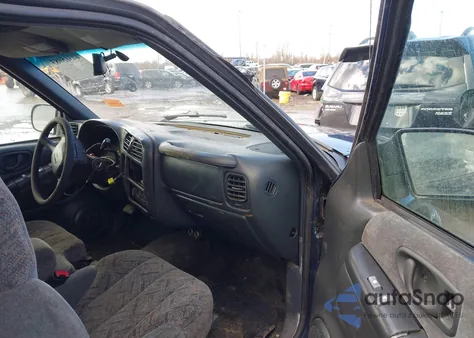 2000 GMC Sonoma Sls z USA, uszkodzony, nr VIN 1GTCS19W8Y8251656